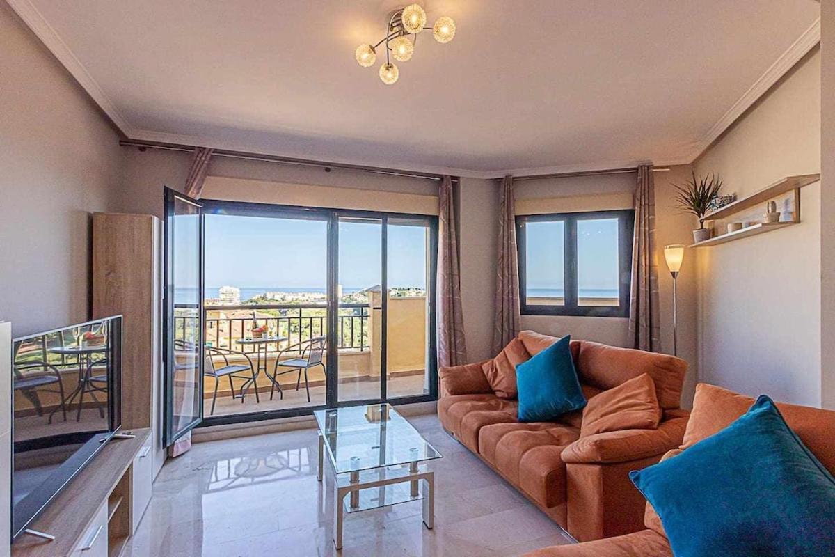 797 Holiday Rentals - Moderno Piso Para 5 Con Hermosas Vistas Benalmádena Dış mekan fotoğraf